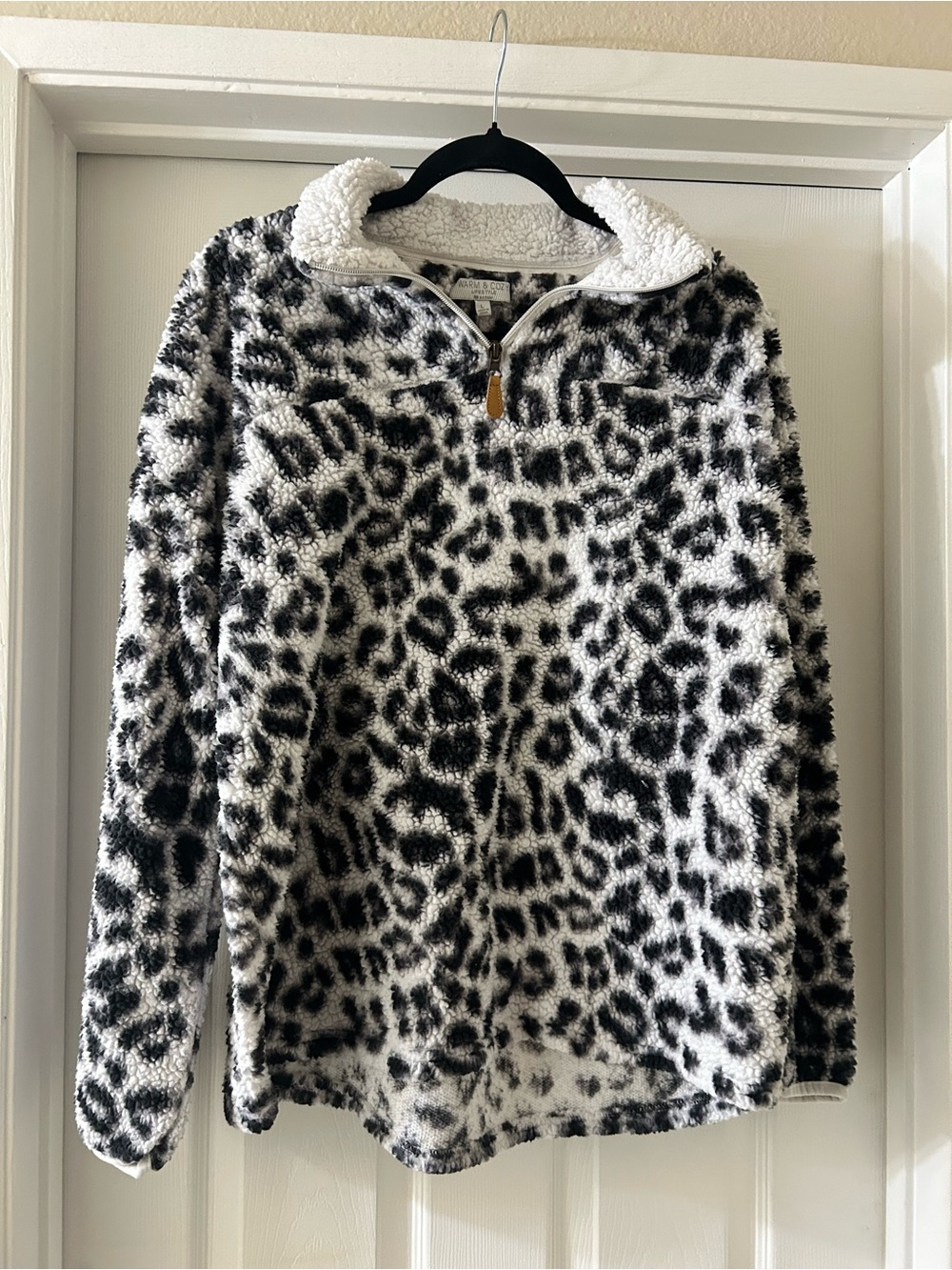 Cozy Leopard Sherpa Quarter-Zip Pullover - Black & White